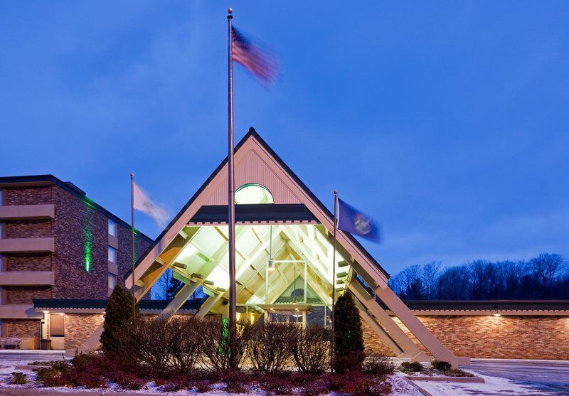 Holiday Inn Marquette By Ihg Exterior foto